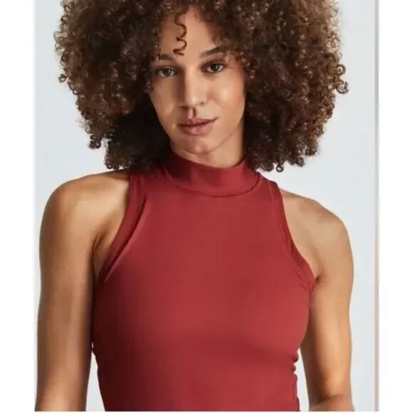 Everlane Perform Mockneck Tank in Red Apple Size Large - Picture 3 of 7